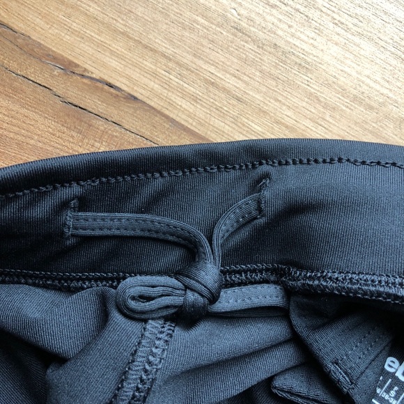 Reebok Cropped Leggings Play Dry w/ Drawstring - Picture 6 of 8